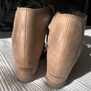 Sorel sandals Size 8